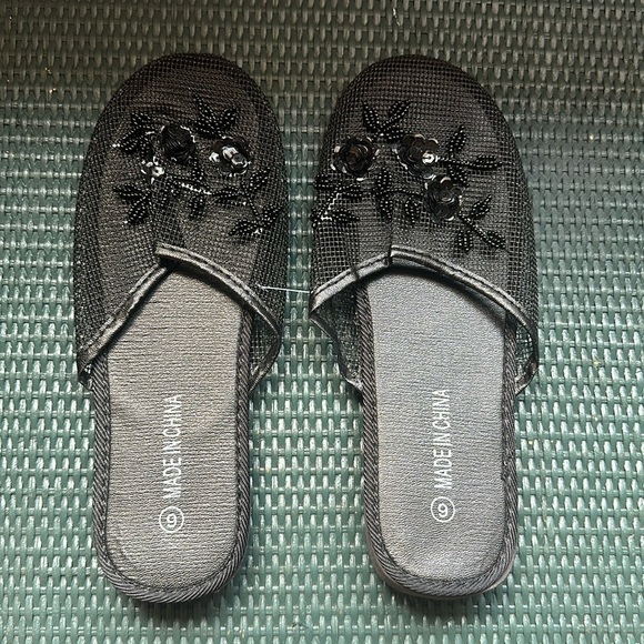 Women’s Floral Beaded Mesh Chinese Slippers - Picture 1 of 5
